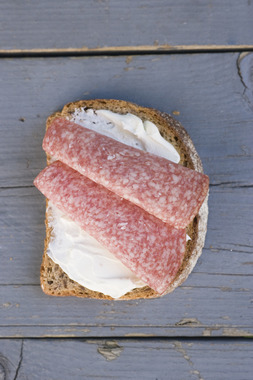 Salamiskive med kremost_2