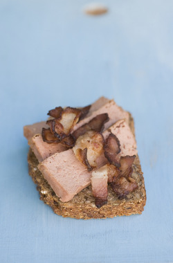 Leverposteiskive med stekt bacon_2