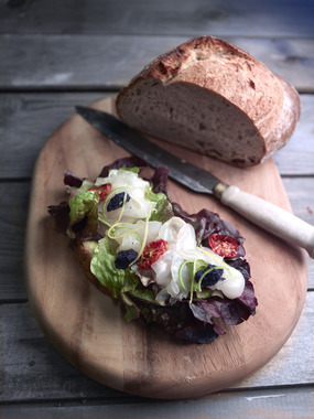 Smørbrød med sitrusgravet kveite og sennepsvinaigrette