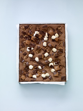Brownie med karameller og marshmallows