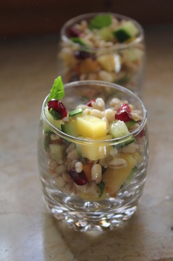 Byggrynssalat som munnfull