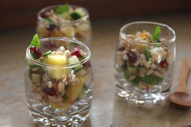 Byggrynssalat som munnfull