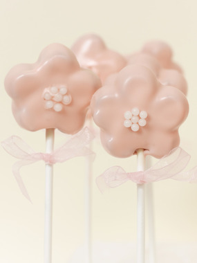 Red velvet cake pops