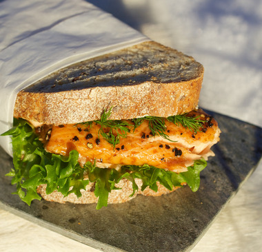 Blings med varmrøkt pepperlaks 2