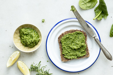 Skive med grønn pesto