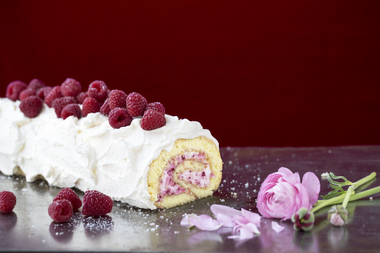 Rullekake med bringebær og krem