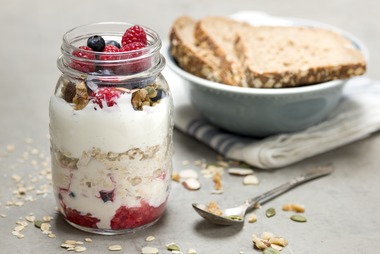 Kjøleskapsgrøt med friske bær 2