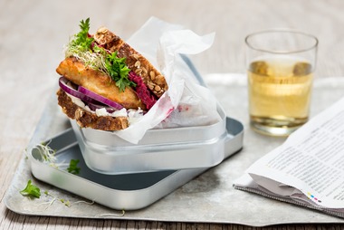 Fiskekake blings med rødbeterelish