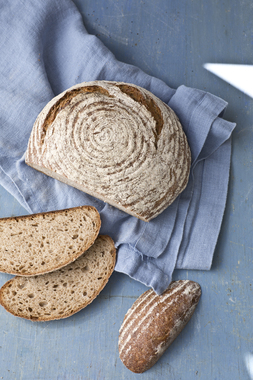Grovt surdeigsbrød