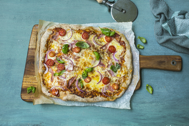 Pizza med ost og skinke - halvgrov bunn hel