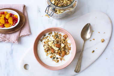 Granola med epler og kanel