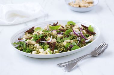 Lun kyllingsalat med pesto