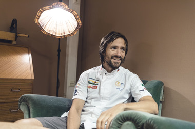 Kornets vei fra bonde til brød. Fredrik Lønne fra bakelandslaget. Foto  Krister Sørbø  Brød   Korn