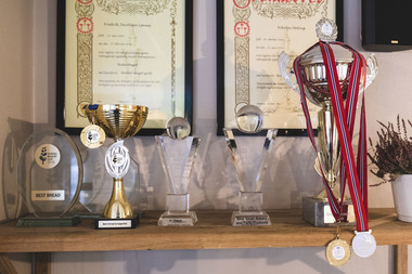 Kornets vei fra bonde til brød. Foto  Krister Sørbø  Brød   Korn