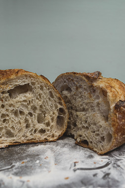 Kornets vei fra bonde til brød. Foto  Krister Sørbø  Brød   Korn