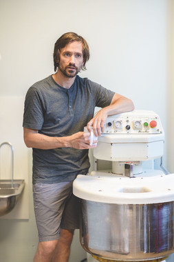 Kornets vei fra bonde til brød. Foto  Krister Sørbø  Brød   Korn