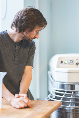 Kornets vei fra bonde til brød. Foto  Krister Sørbø  Brød   Korn
