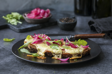 Ostesmørbrød med sennep