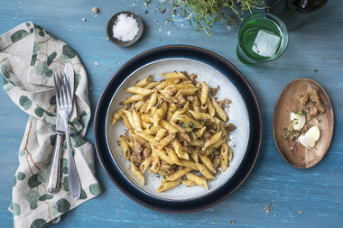 Spagetti med hvitløksbrød
