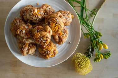 Veganske påskeknuter med appelsin og kardemomme