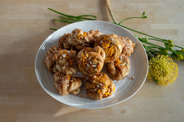 Veganske påskeknuter med appelsin og kardemomme