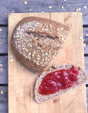 Grovt surdeigsbrød med havre