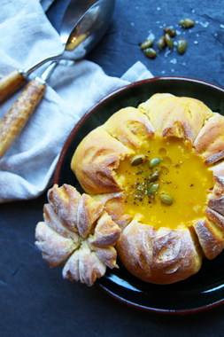 Suppeboller med gresskarsuppe