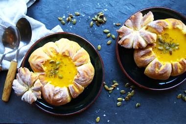 Suppeboller med gresskarsuppe