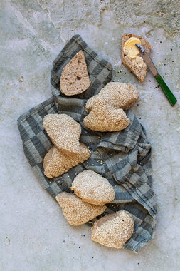 Rustikke surdeigsrundstykker