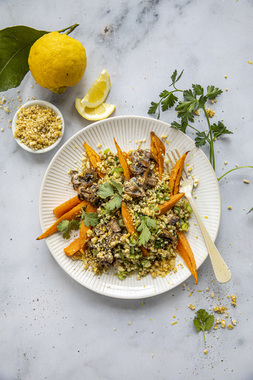 Byggrynsalat med søtpotet og cashewnøtter