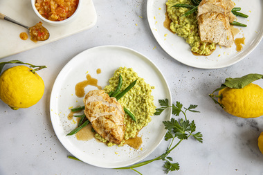 Gul byggotto med kylling og aspargesbønner