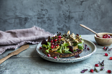 Smørbrød med reinsdyrskav og kremet sopp