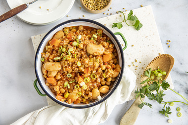 Vegansk one pot med byggryn og bønner