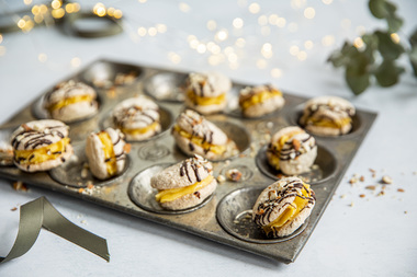 Gule bomber - hasselnøttopper