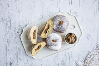 Fylte fastelavnsboller med makronfyll