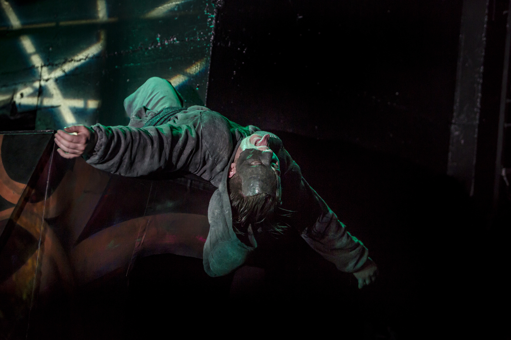 Absence: NORR - Da gudene breaket