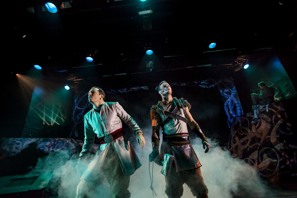 Absence: NORR - Da gudene breaket