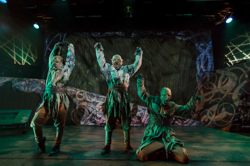 Absence: NORR - Da gudene breaket