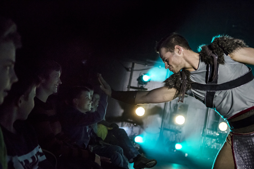 Absence: NORR - Da gudene breaket