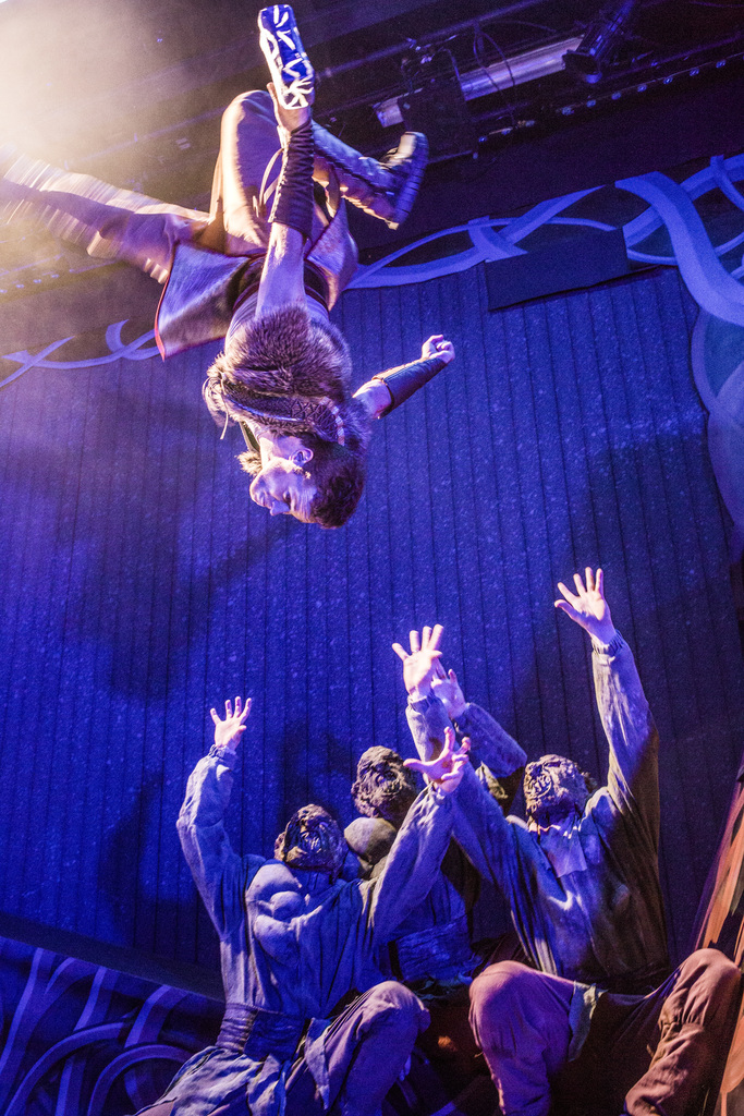 Absence: NORR - Da gudene breaket