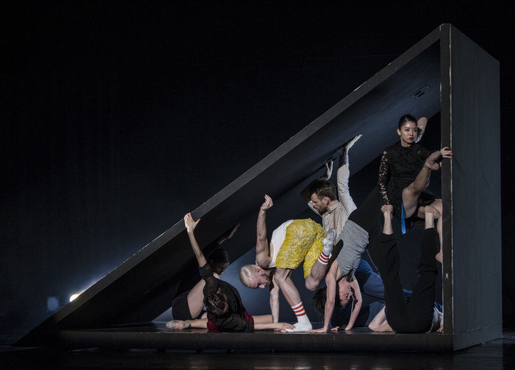 Over hodet under huden