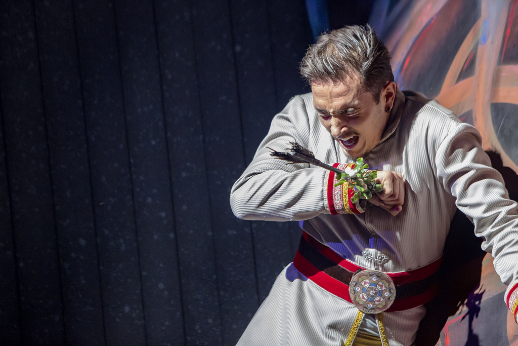 Absence: NORR - Da gudene breaket