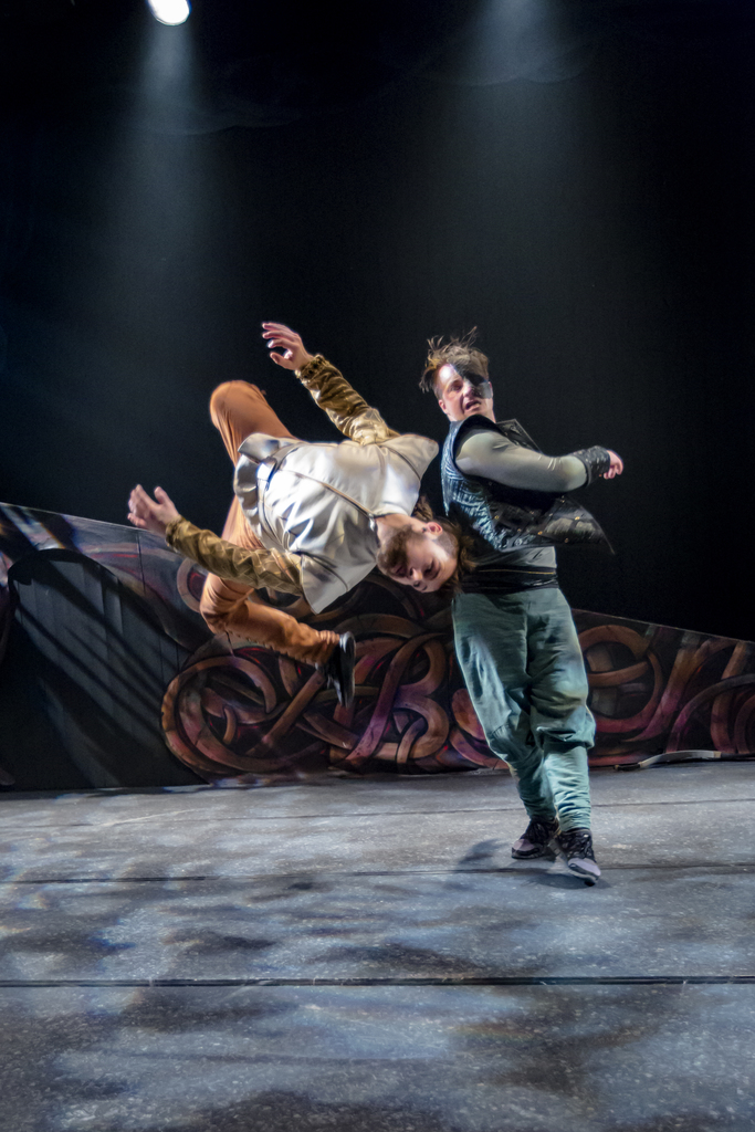 Absence: NORR - Da gudene breaket