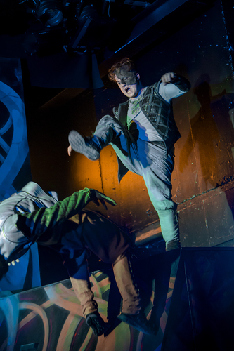 Absence: NORR - Da gudene breaket