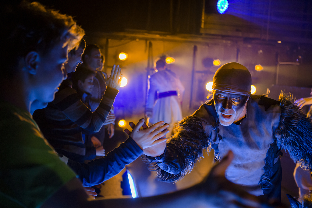 Absence: NORR - Da gudene breaket