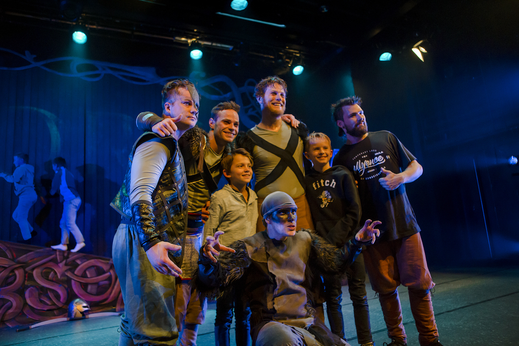 Absence: NORR - Da gudene breaket