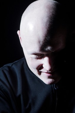 Fire begravelser og ett bryllup