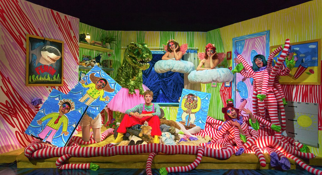 Hundrevis av barn i vill kamp