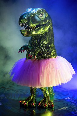 Hundrevis av barn i vill kamp