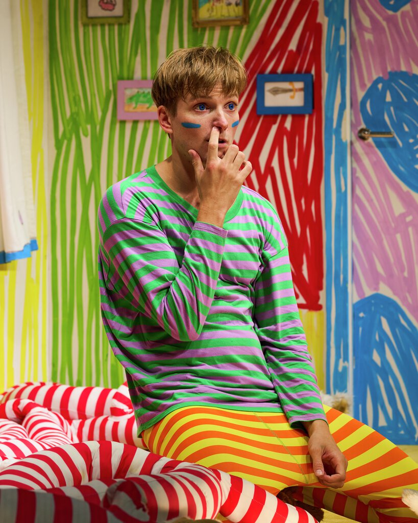 Hundrevis av barn i vill kamp